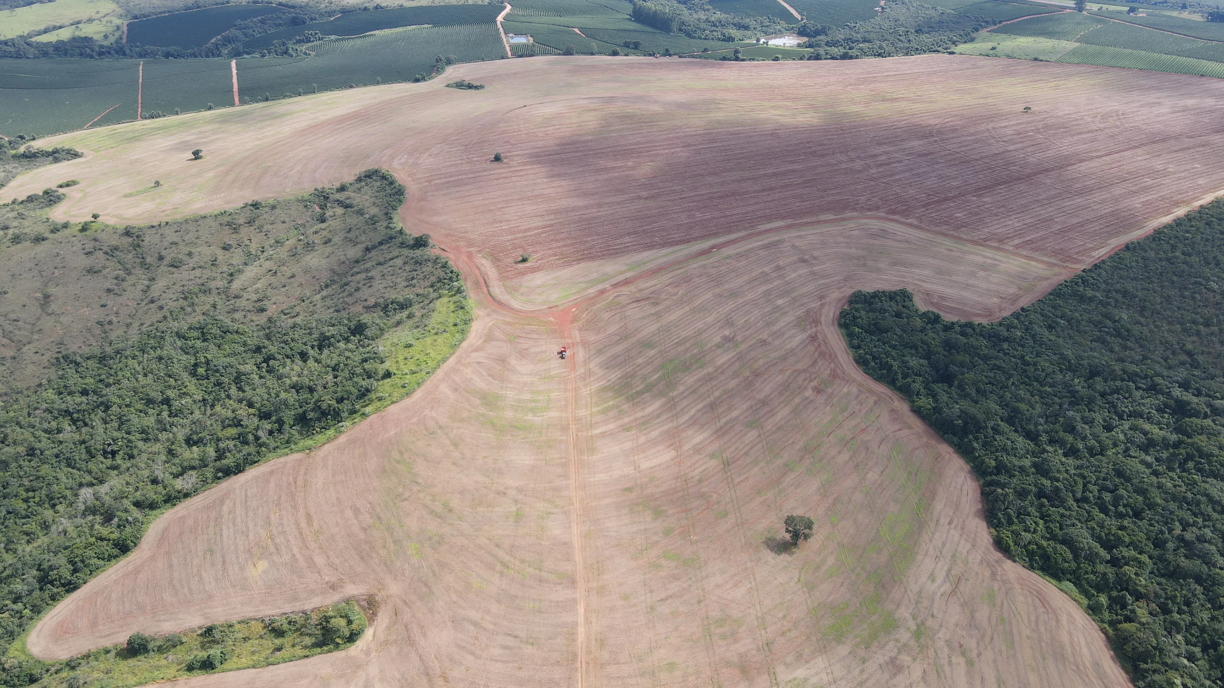 FAZENDA em MONTE CARMELO - FA00079