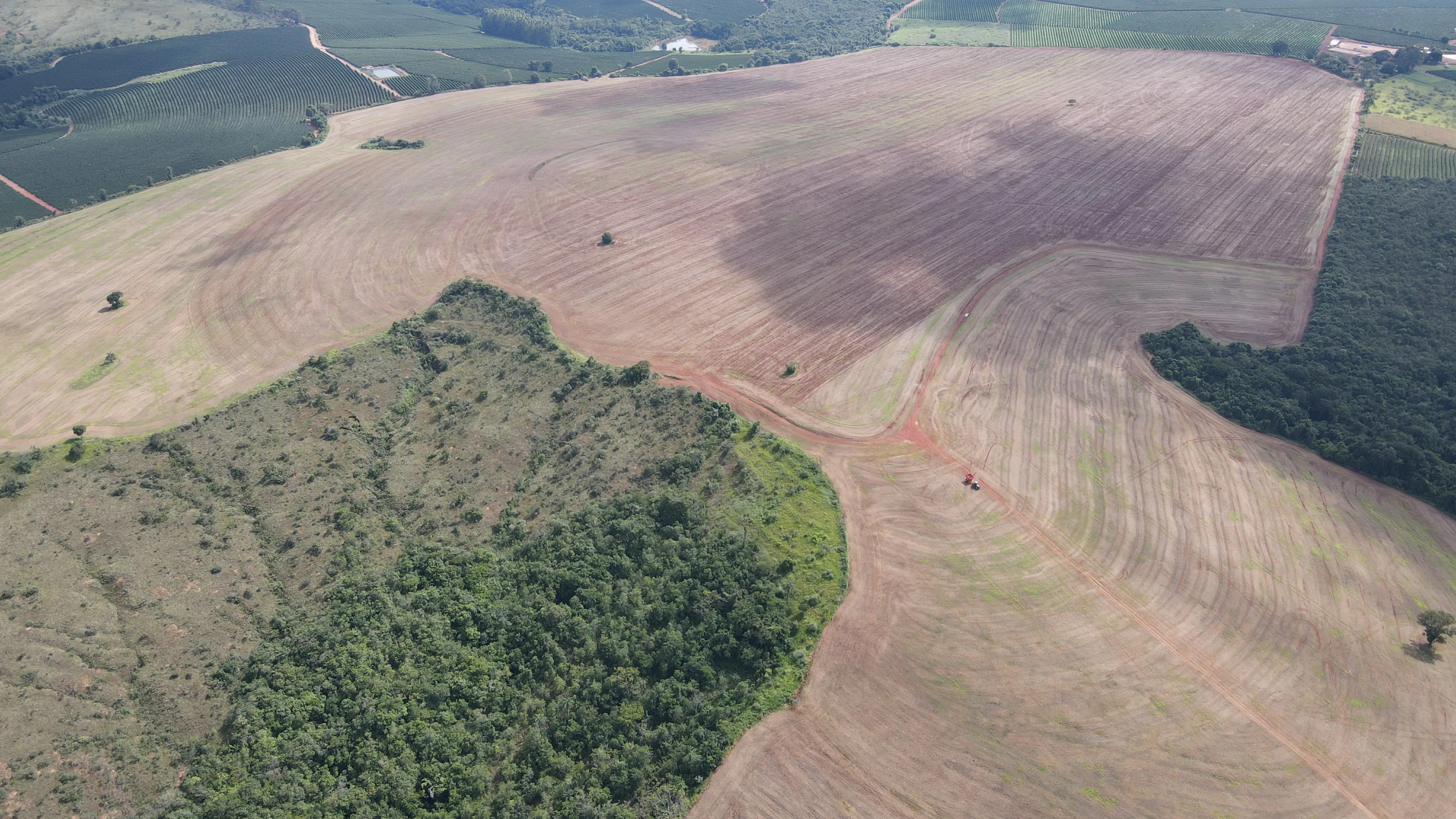 FAZENDA em MONTE CARMELO - FA00079