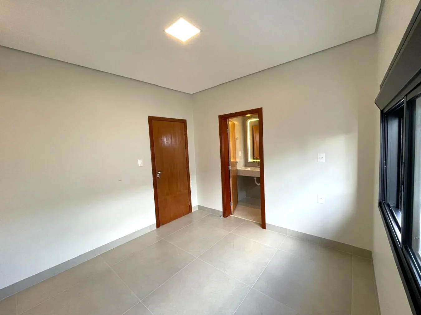 Imóvel Novo Com Excelente Padrão De Acabamento No Bairro Matinha Em Patrocínio-Mg