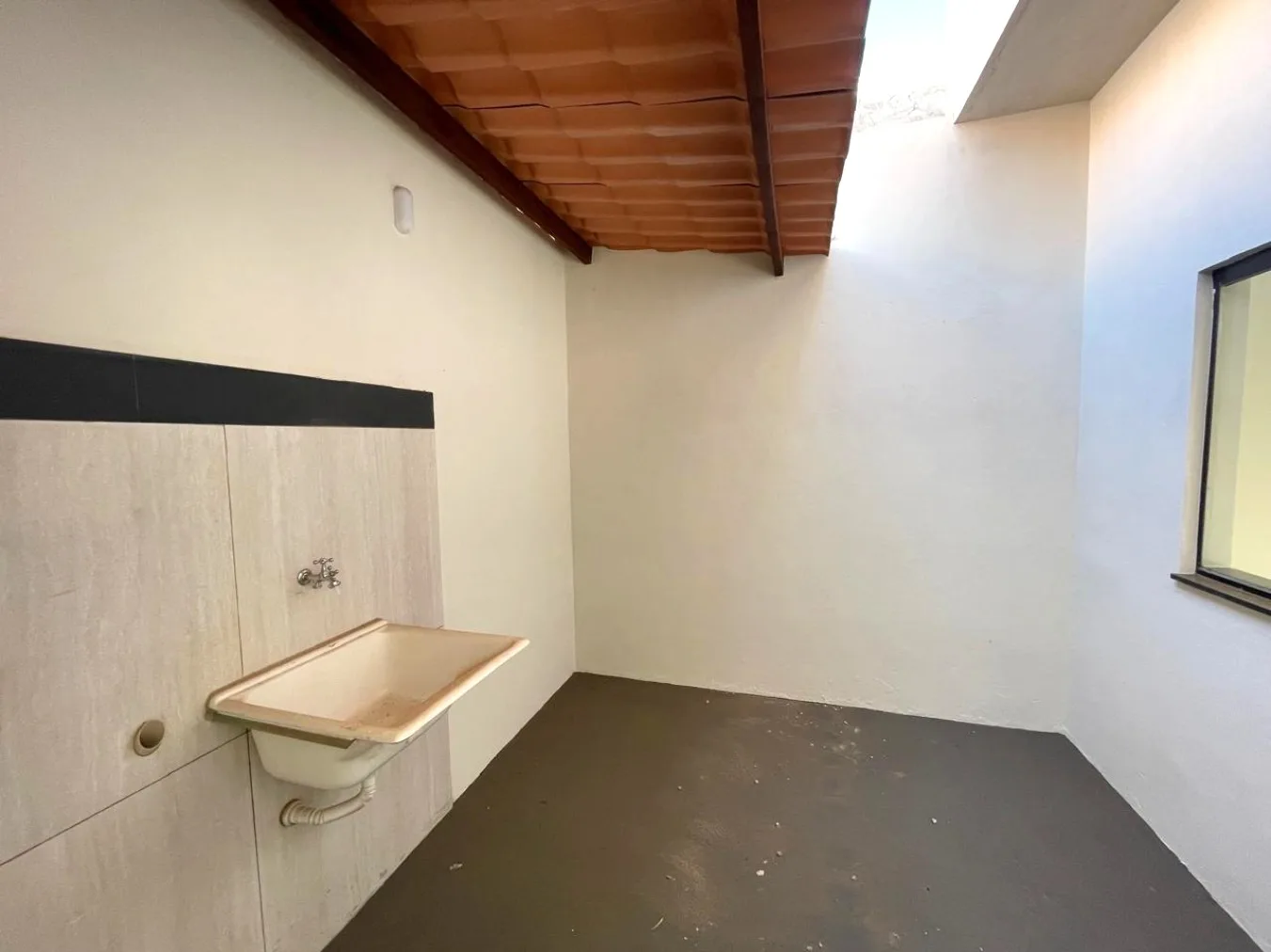 Casa Geminada Nova No Bairro Jardim Vitória Em Patocínio-Mg.