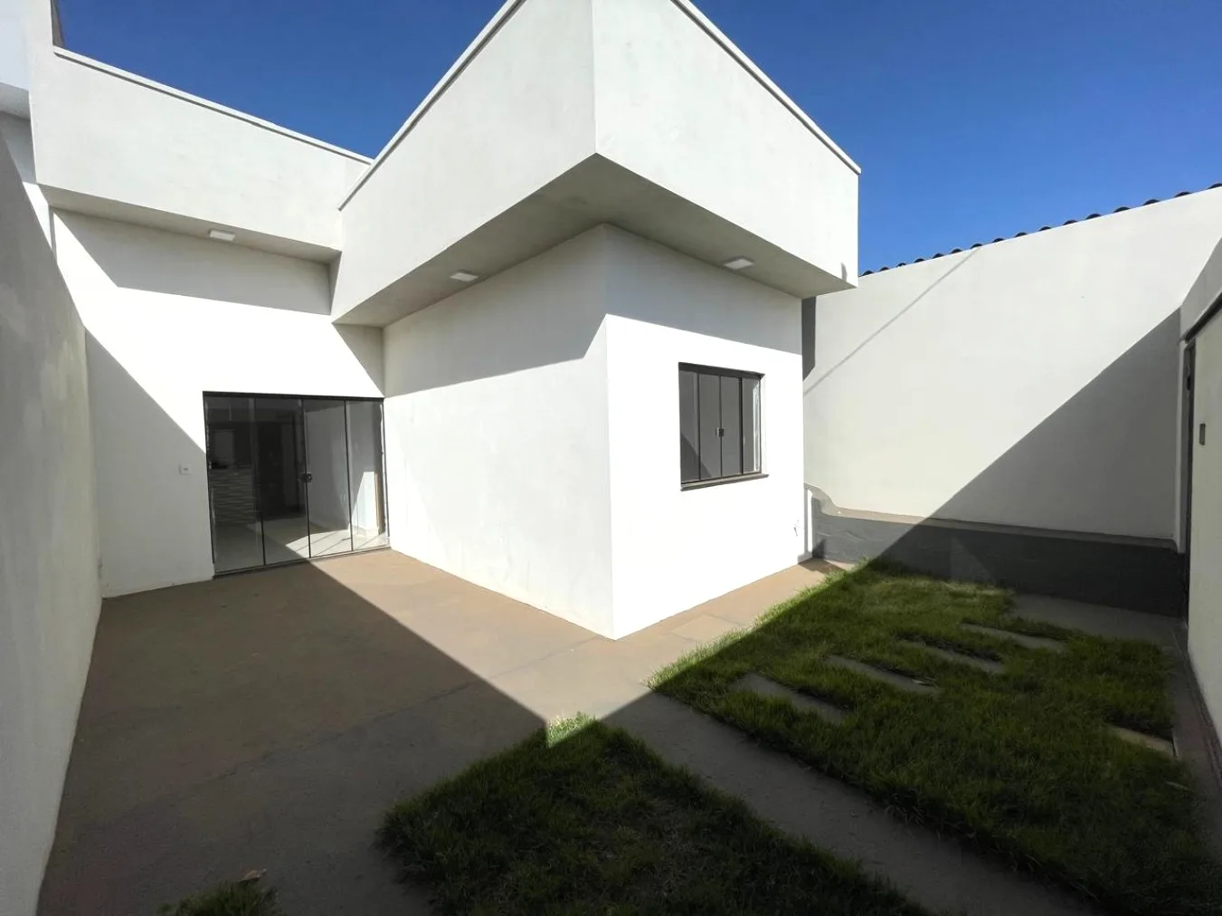 Casa Geminada Nova No Bairro Jardim Vitória Em Patocínio-Mg.