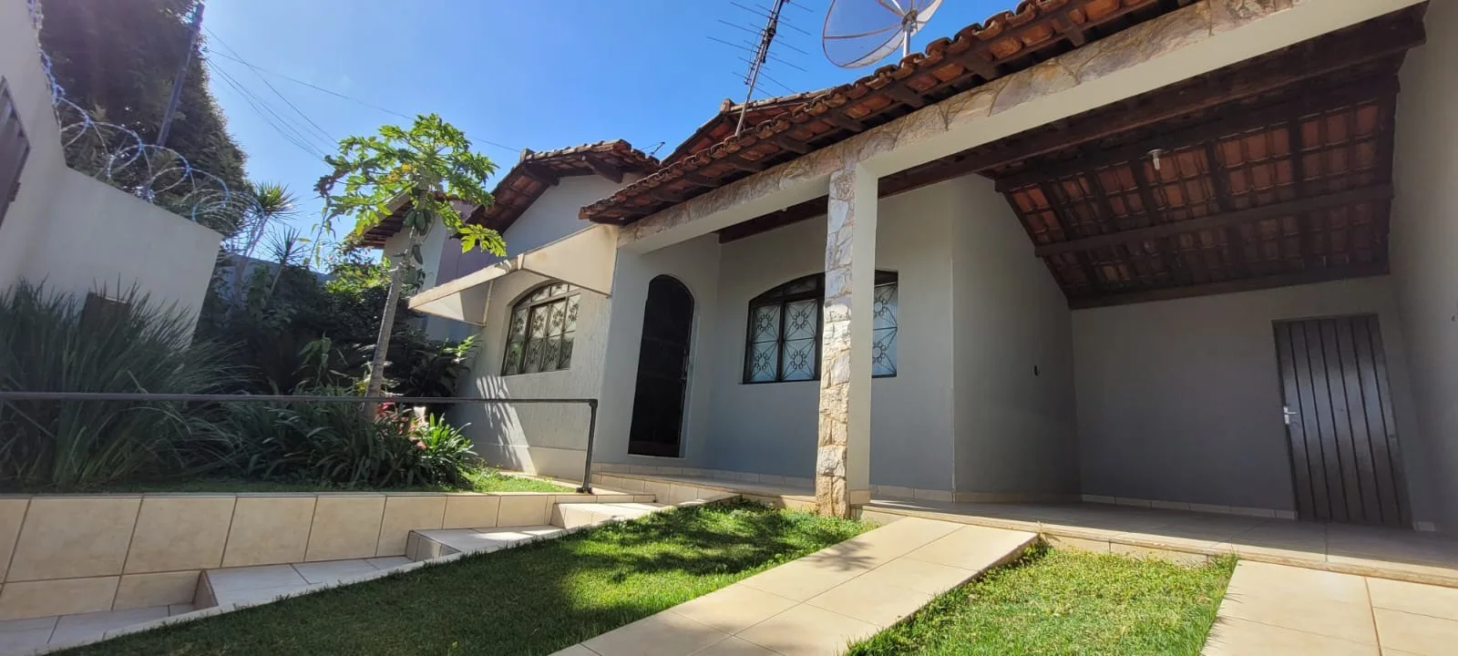 Casa No Bairro Nossa Senhora De Fátima Em Patrocínio-Mg.