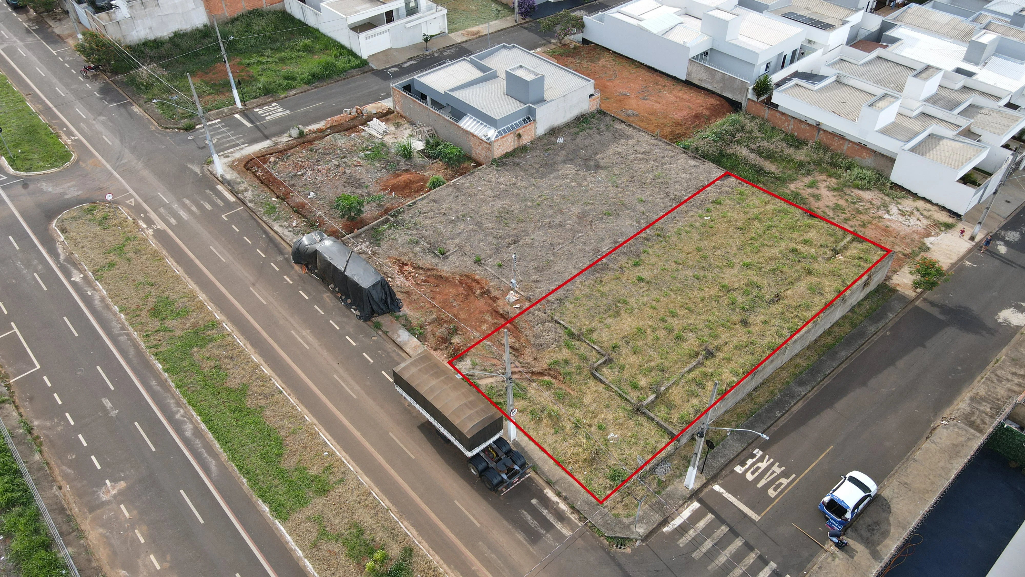 Vende-Se Terreno Em Avenida No Bairro New Golden Em Patrocínio-Mg: