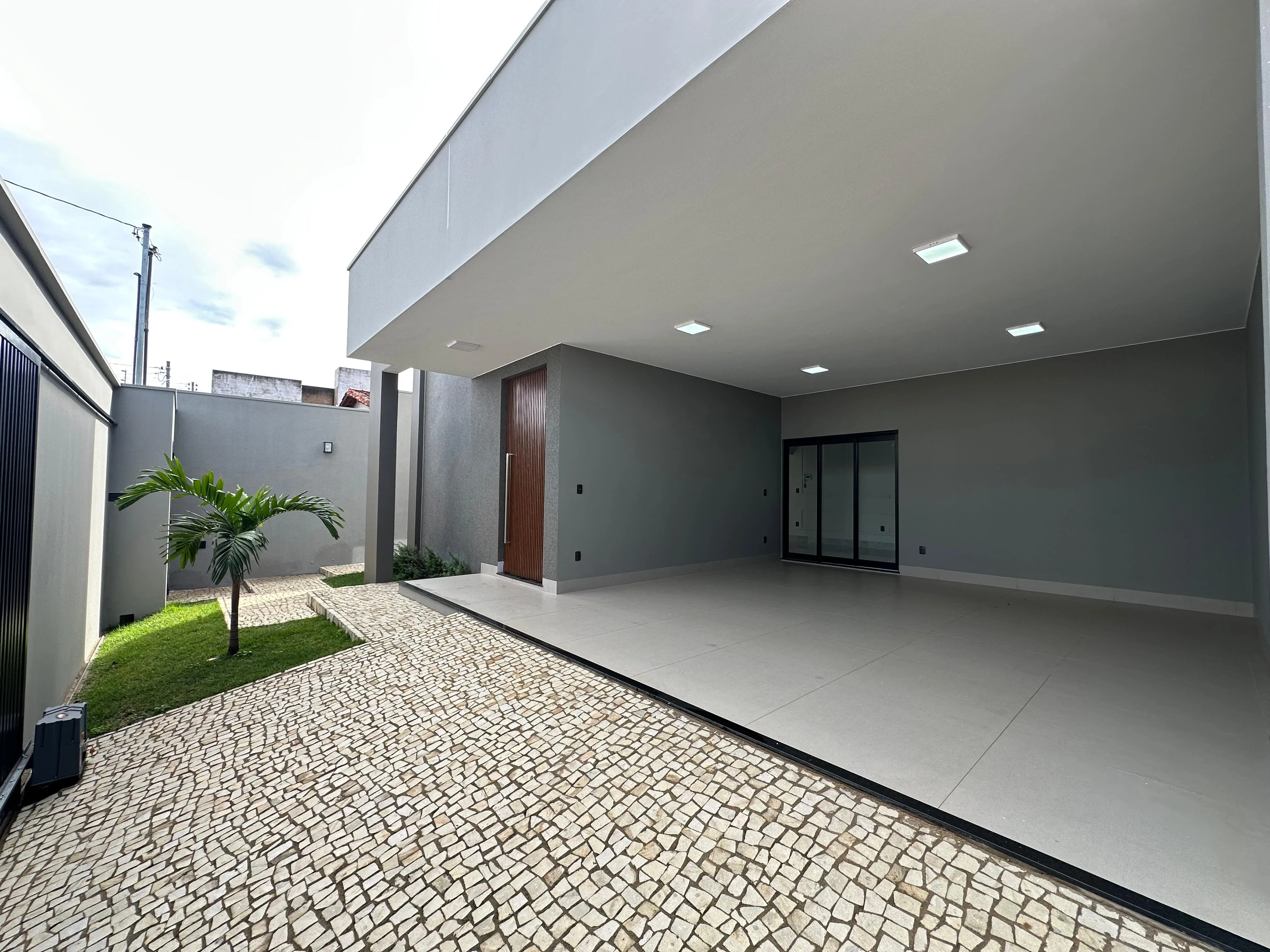 Linda Residência De Alto Padrão À Venda No Bairro Constantino Em Patrocínio-Mg.
