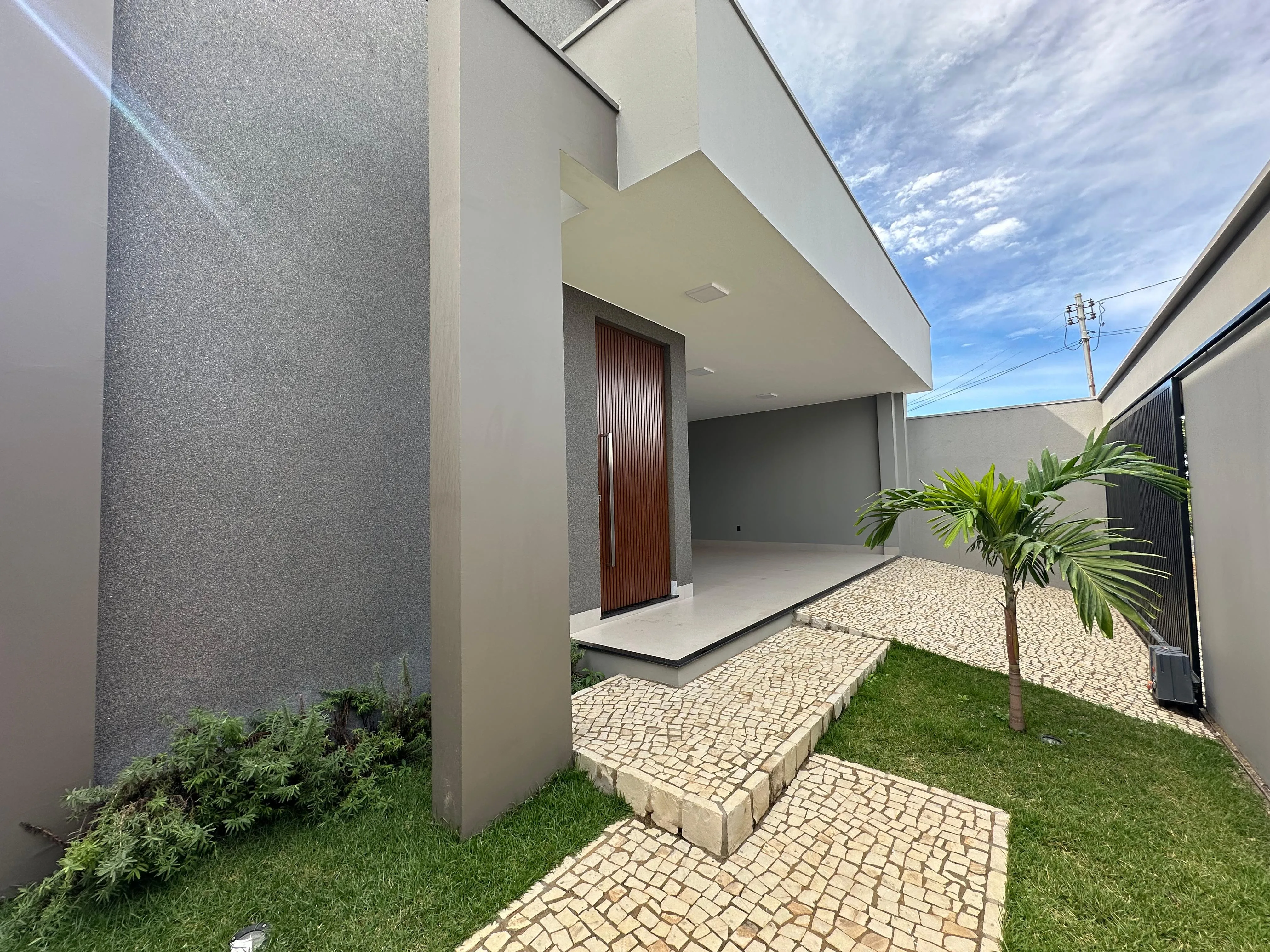 Linda Residência De Alto Padrão À Venda No Bairro Constantino Em Patrocínio-Mg.