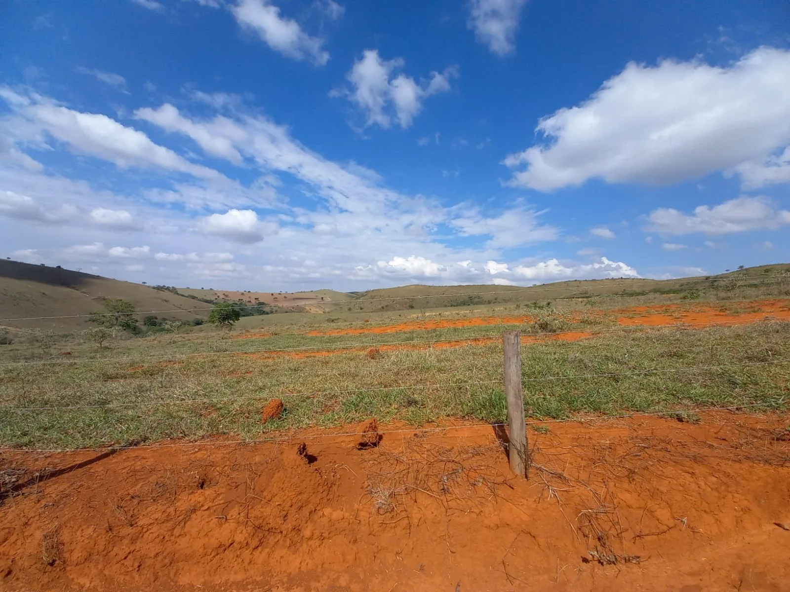 Fazenda Próxima À Rodovia Entre Rio Paranaíba E Serra Do Salitre