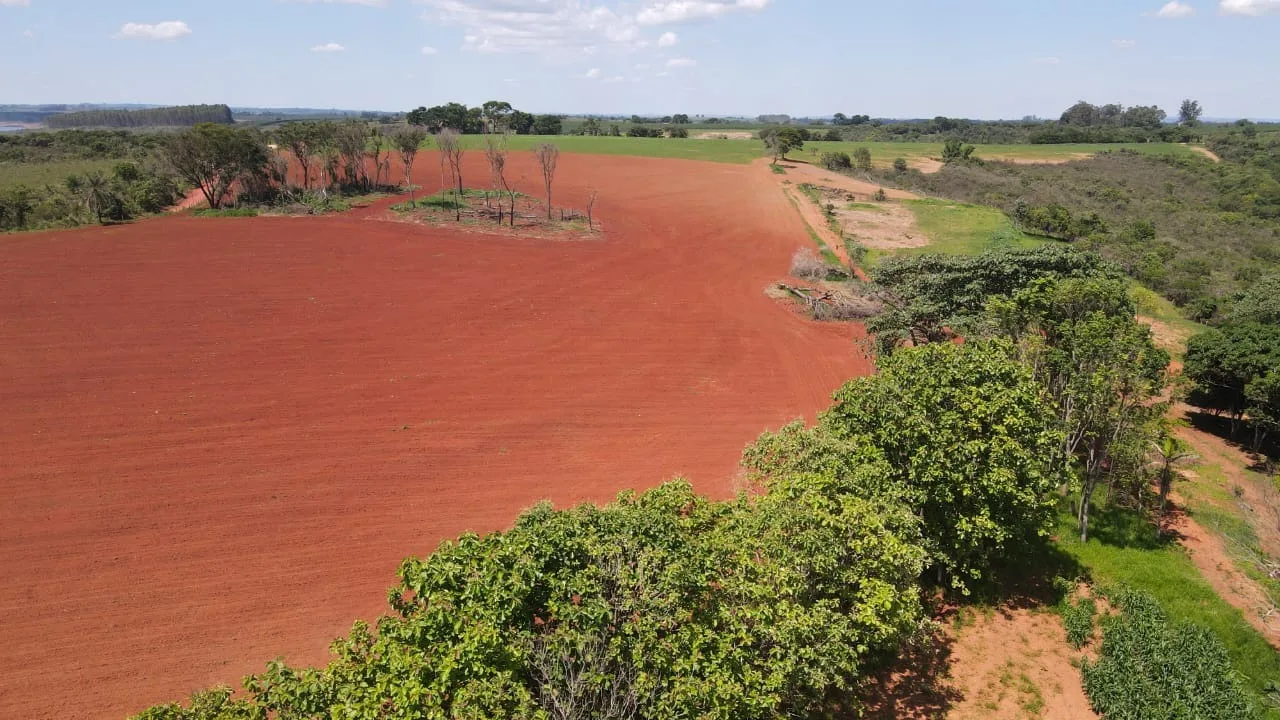Excelente fazenda na região de Santa Luzia dos Barros em Patrocínio- MG.