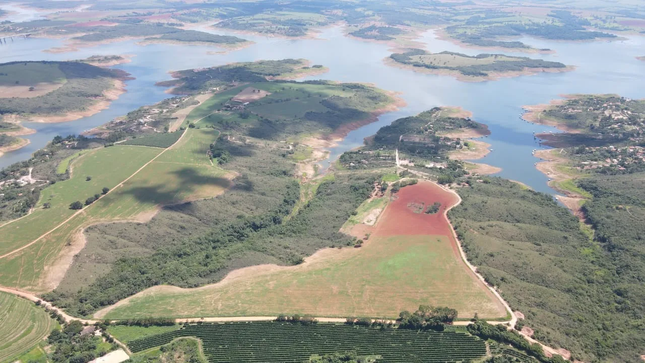 Excelente fazenda na região de Santa Luzia dos Barros em Patrocínio- MG.
