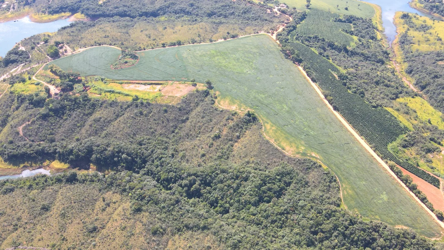 Excelente fazenda na região de Santa Luzia dos Barros em Patrocínio- MG.