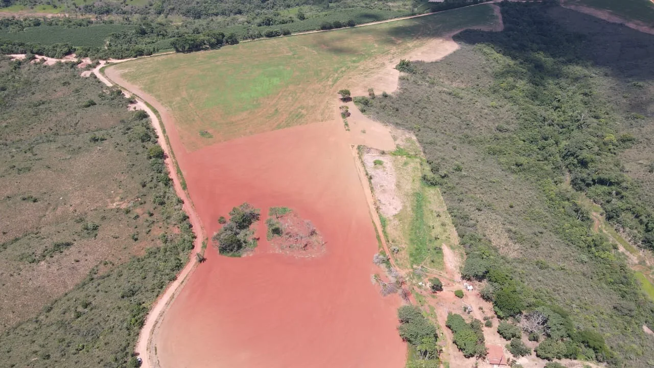 Excelente fazenda na região de Santa Luzia dos Barros em Patrocínio- MG.
