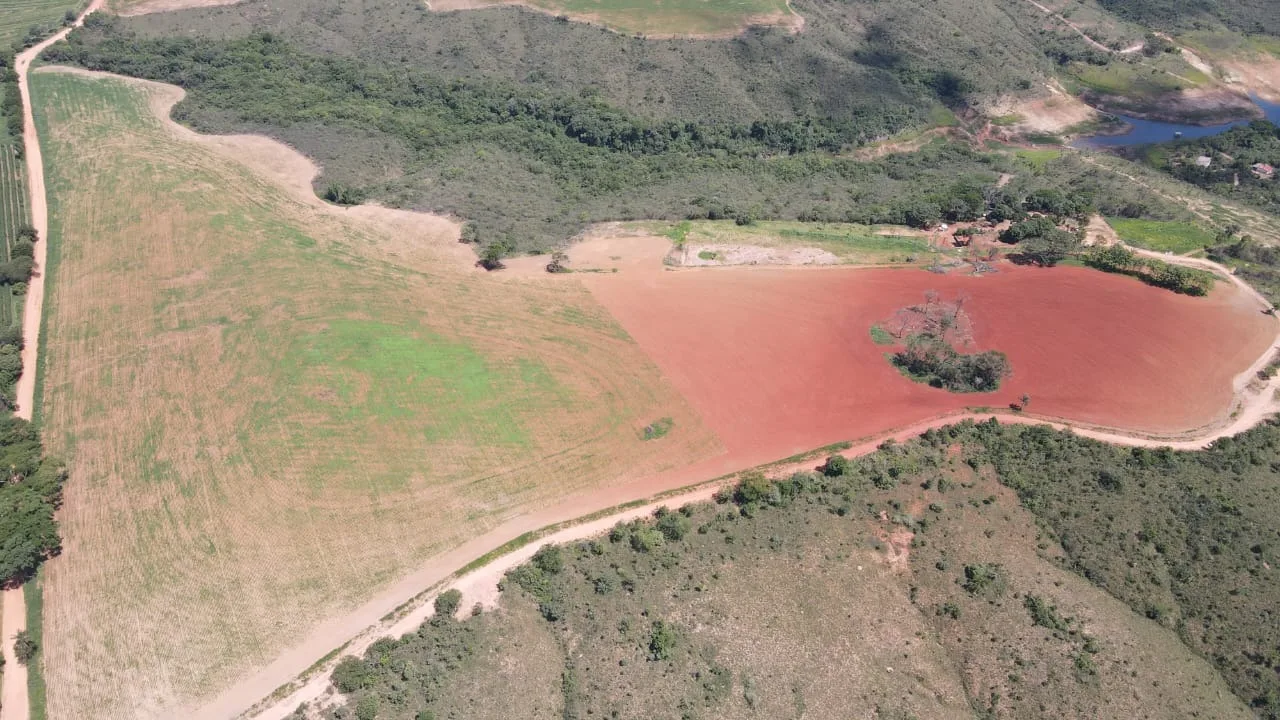 Excelente fazenda na região de Santa Luzia dos Barros em Patrocínio- MG.