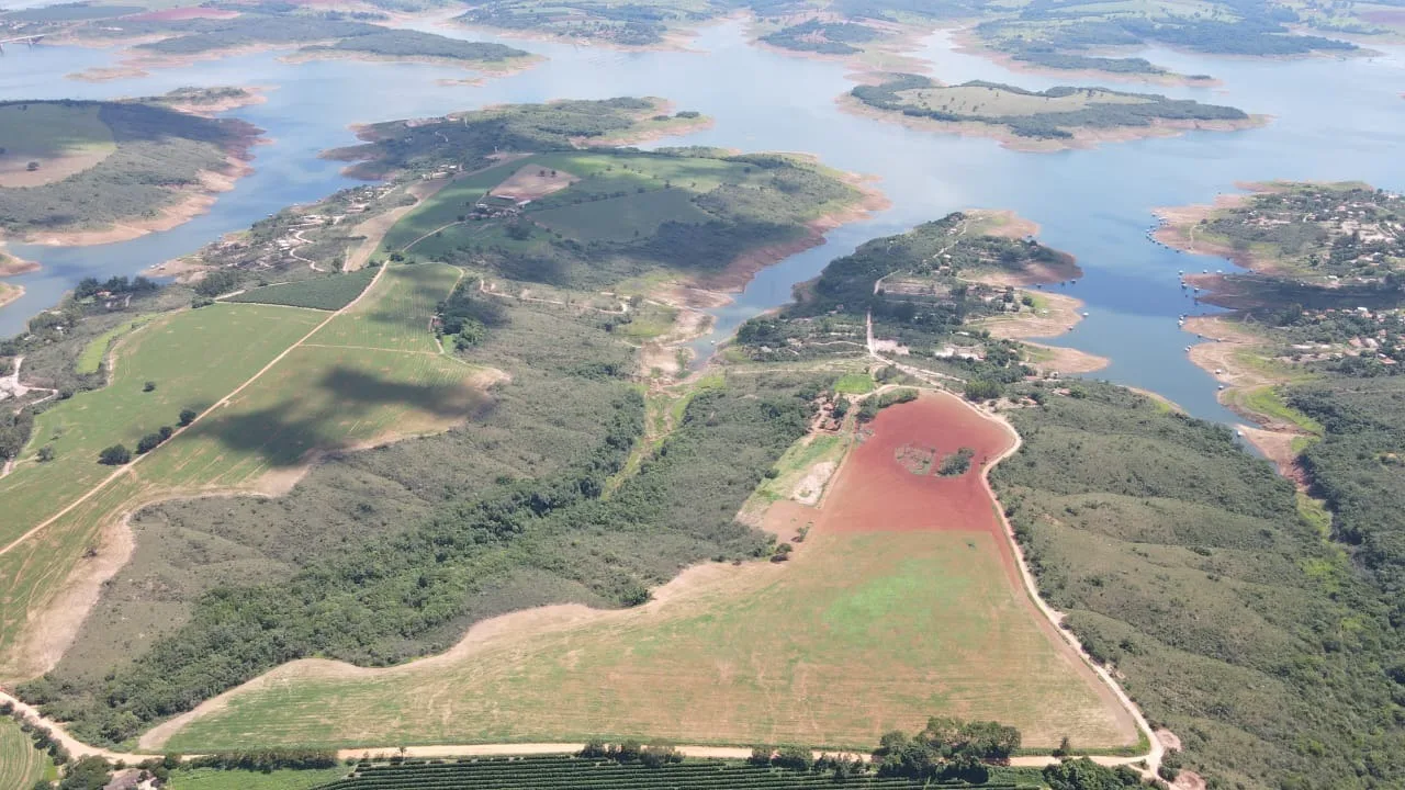 Excelente fazenda na região de Santa Luzia dos Barros em Patrocínio- MG.