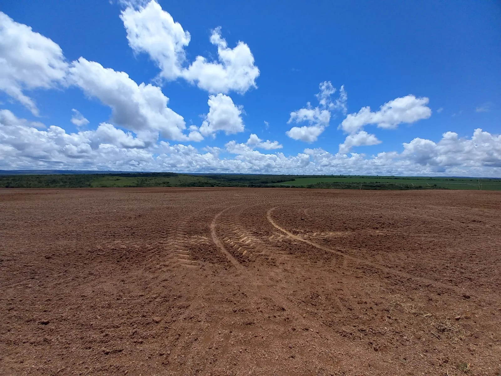 Fazenda Com Pivôs Próximo A Lagamar Dos Coqueiros Em Coromandel/Mg
