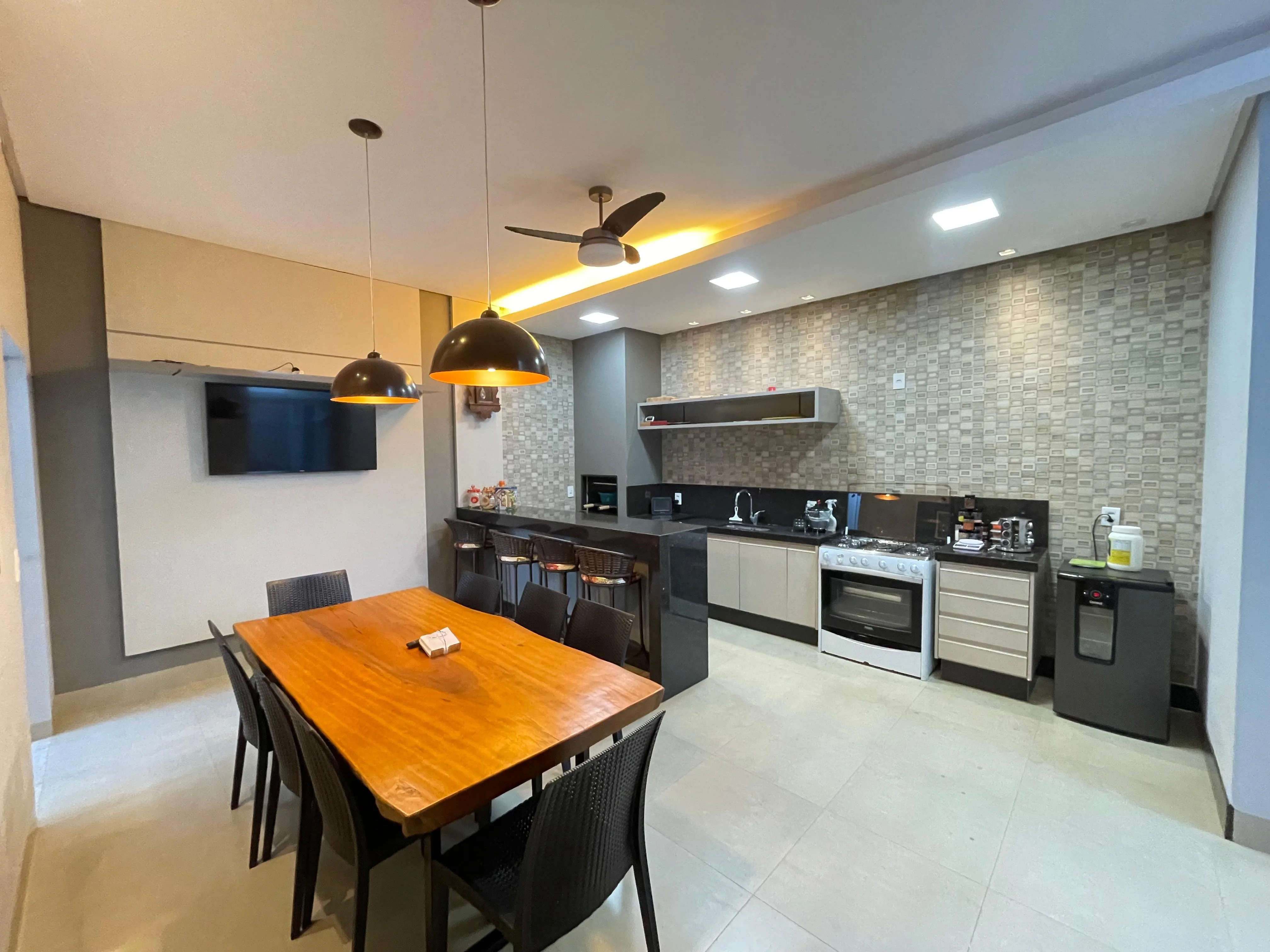 Oportunidade À Venda No Bairro São Lucas: Imóvel De Alto Padrão Com Excelente Acabamento E Planejados.