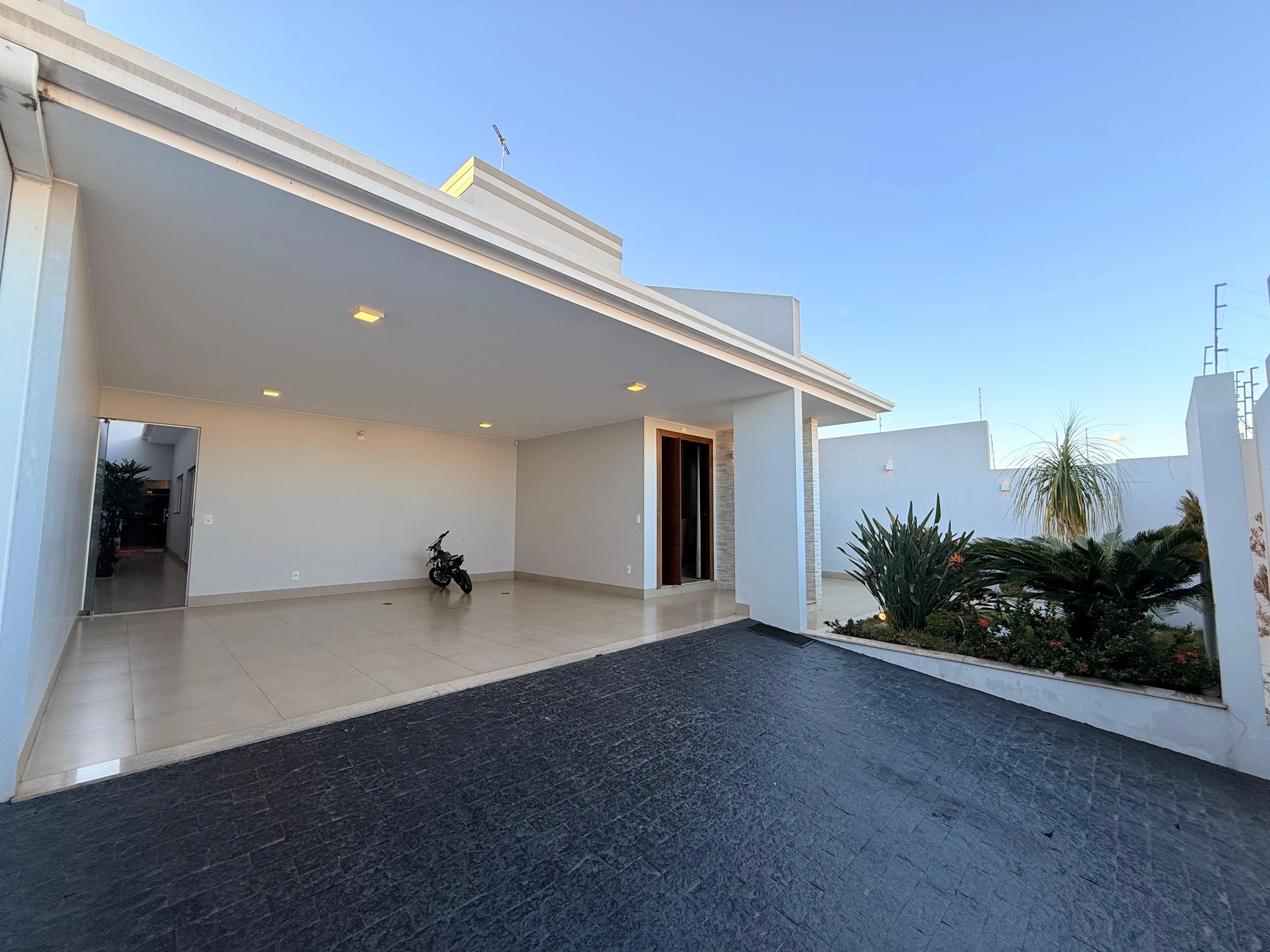 Oportunidade À Venda No Bairro São Lucas: Imóvel De Alto Padrão Com Excelente Acabamento E Planejados.