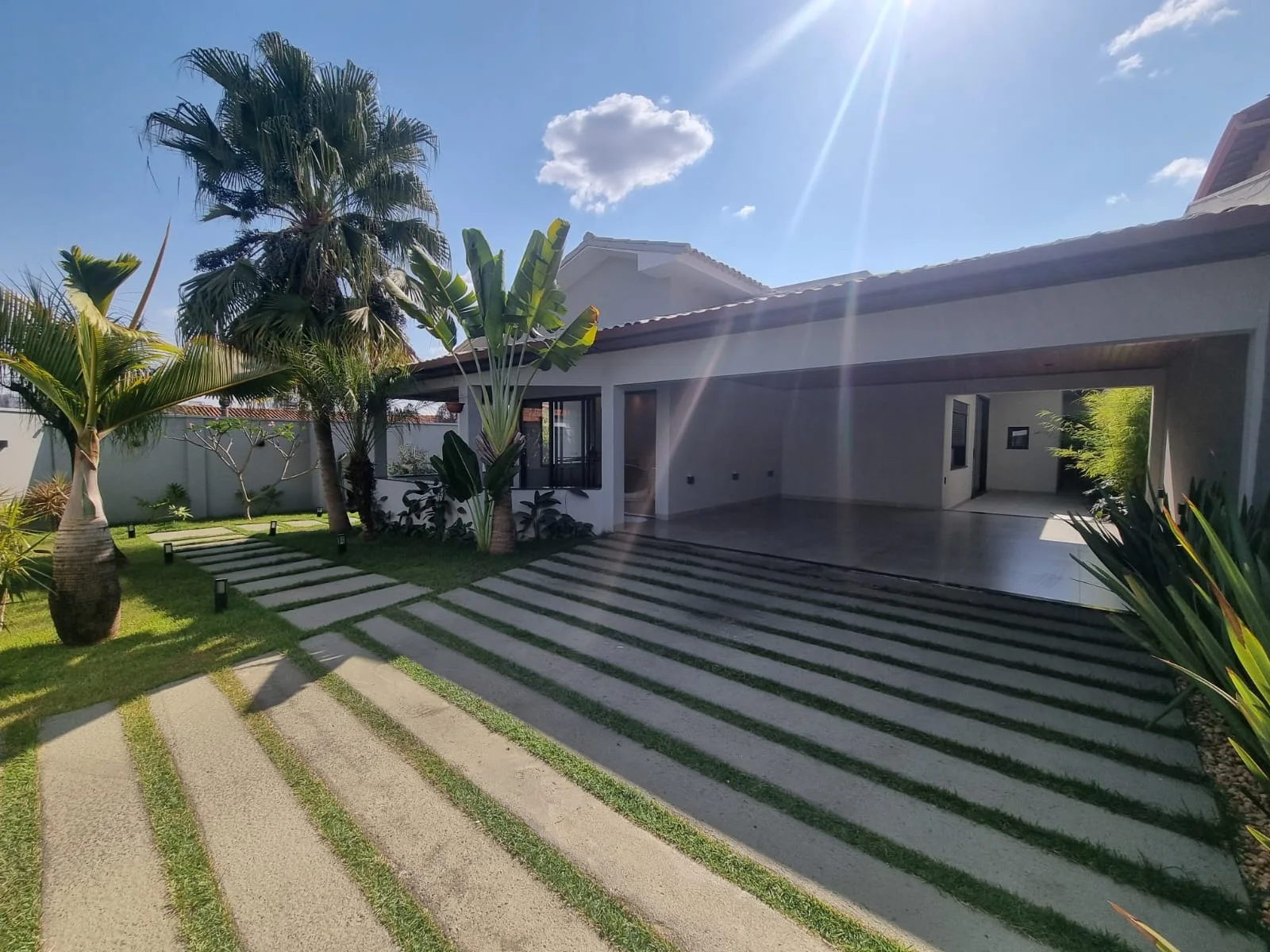 Imóvel Com Localização Privilegiada No Bairro Cidade Jardim Em Patrocínio-Mg.