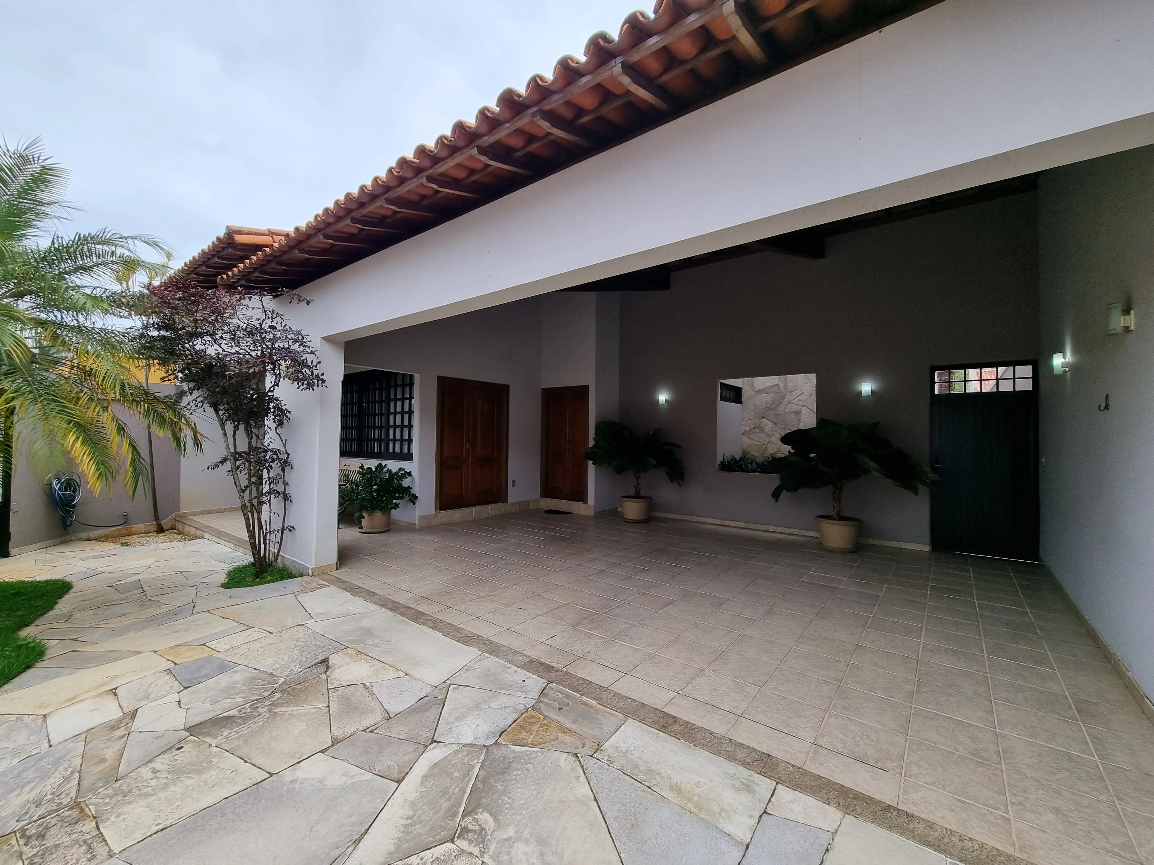 IMÓVEL COM EXCELENTE LOCALIZAÇÃO NO BAIRRO SÃO LUCAS EM PATROCÍNIO-MG.