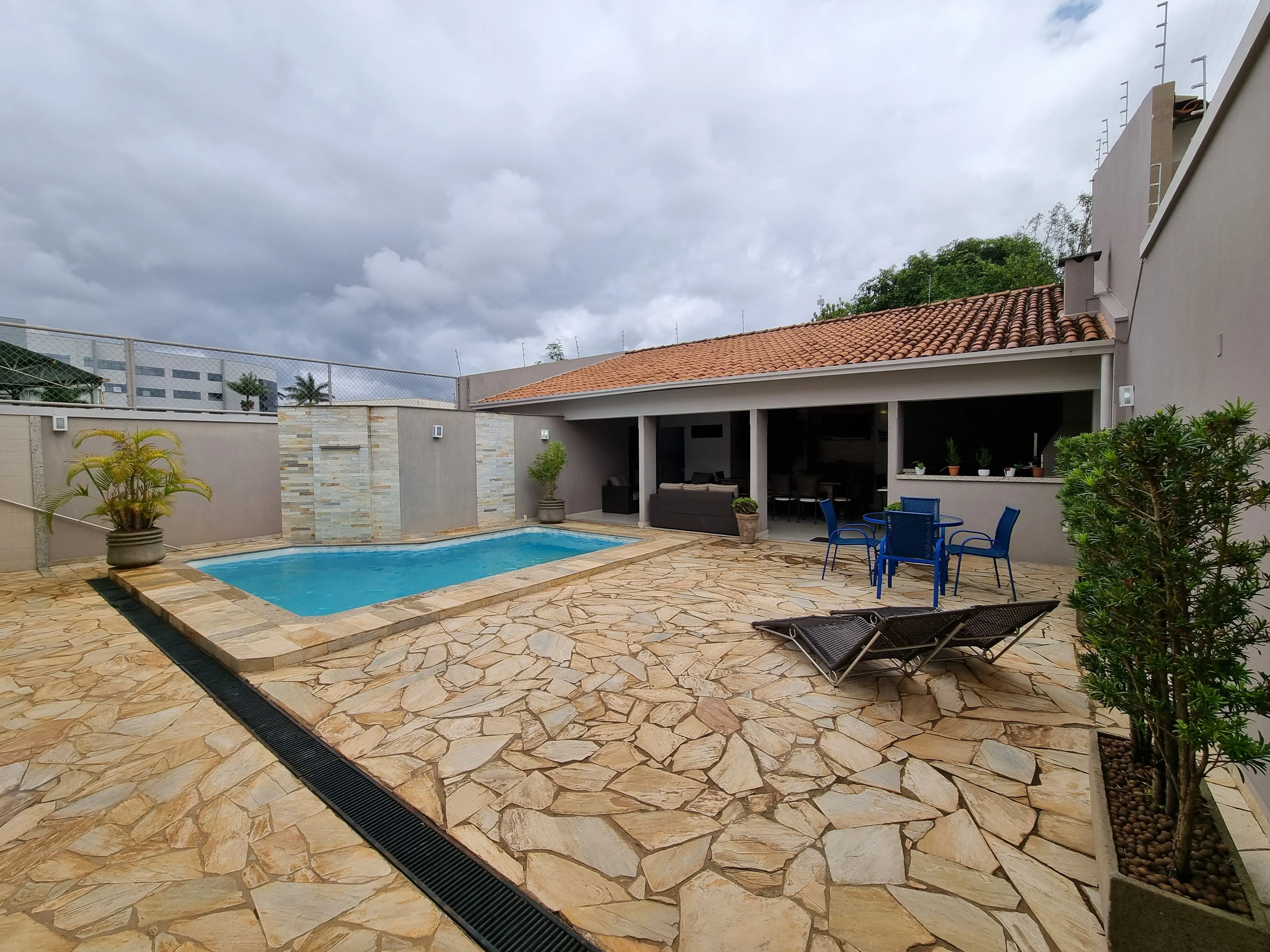 IMÓVEL COM EXCELENTE LOCALIZAÇÃO NO BAIRRO SÃO LUCAS EM PATROCÍNIO-MG.