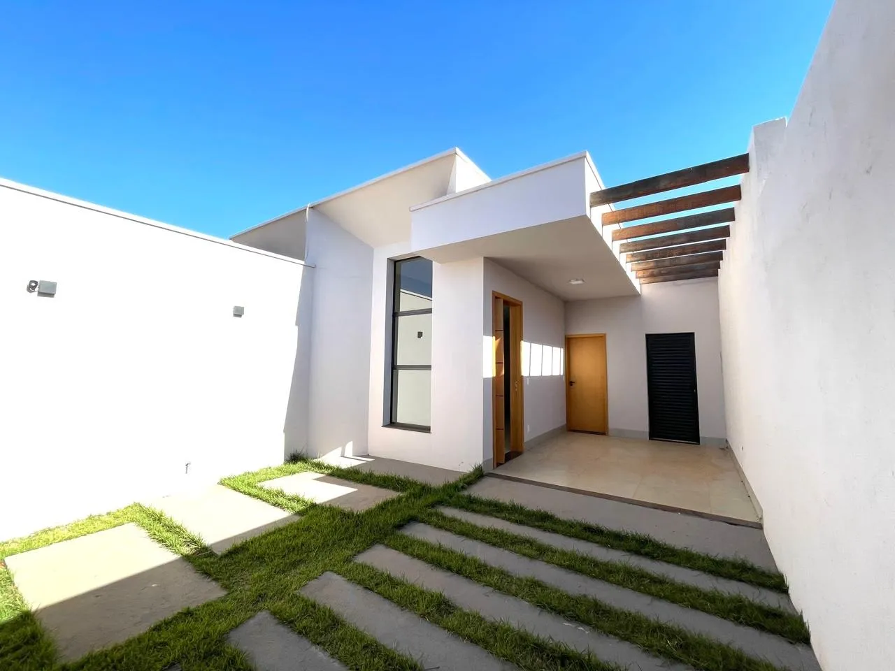 CASA COM ÓTIMA LOCALIZAÇÃO NO BAIRRO MARCIANO BRANDÃO EM PATROCÍNIO-MG