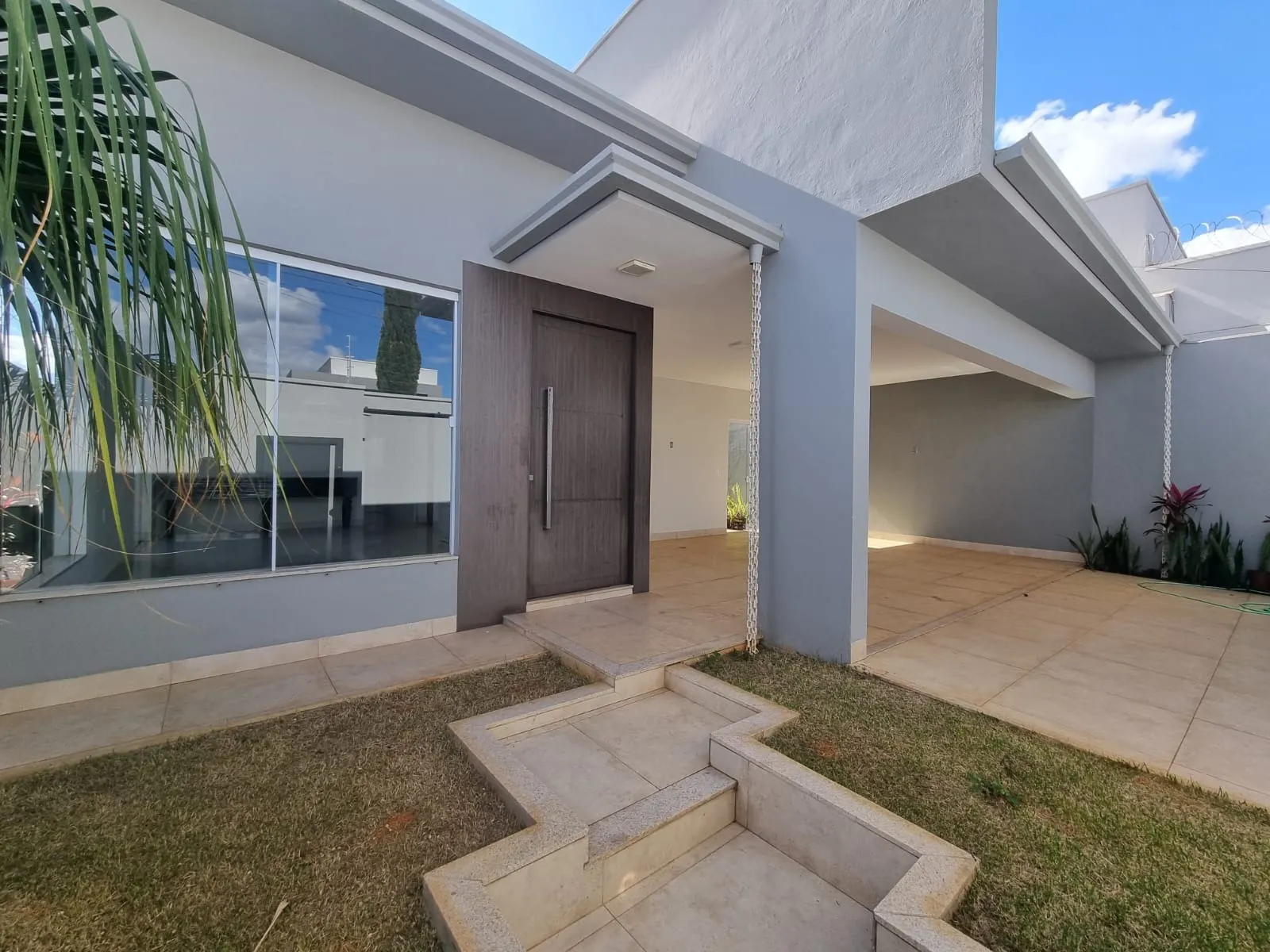 IMÓVEL NOVO COM EXCELENTE LOCALIZAÇÃO NO BAIRRO JARDIM DAS OLIVEIRAS EM PATROCÍNIO-MG
