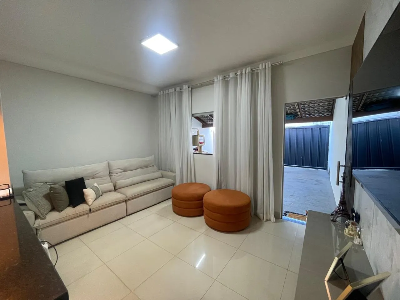 CASA À VENDA COM ÓTIMA LOCALIZAÇÃO NO BAIRRO DONA DIVA EM PATROCÍNIO-MG