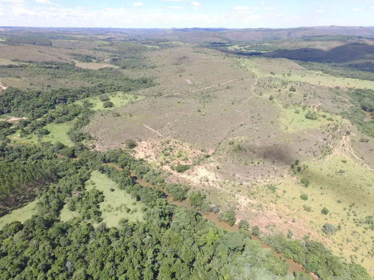 FAZENDA PARA GADO E PLANTIO ENTRE COROMANDEL E PATROCINIO