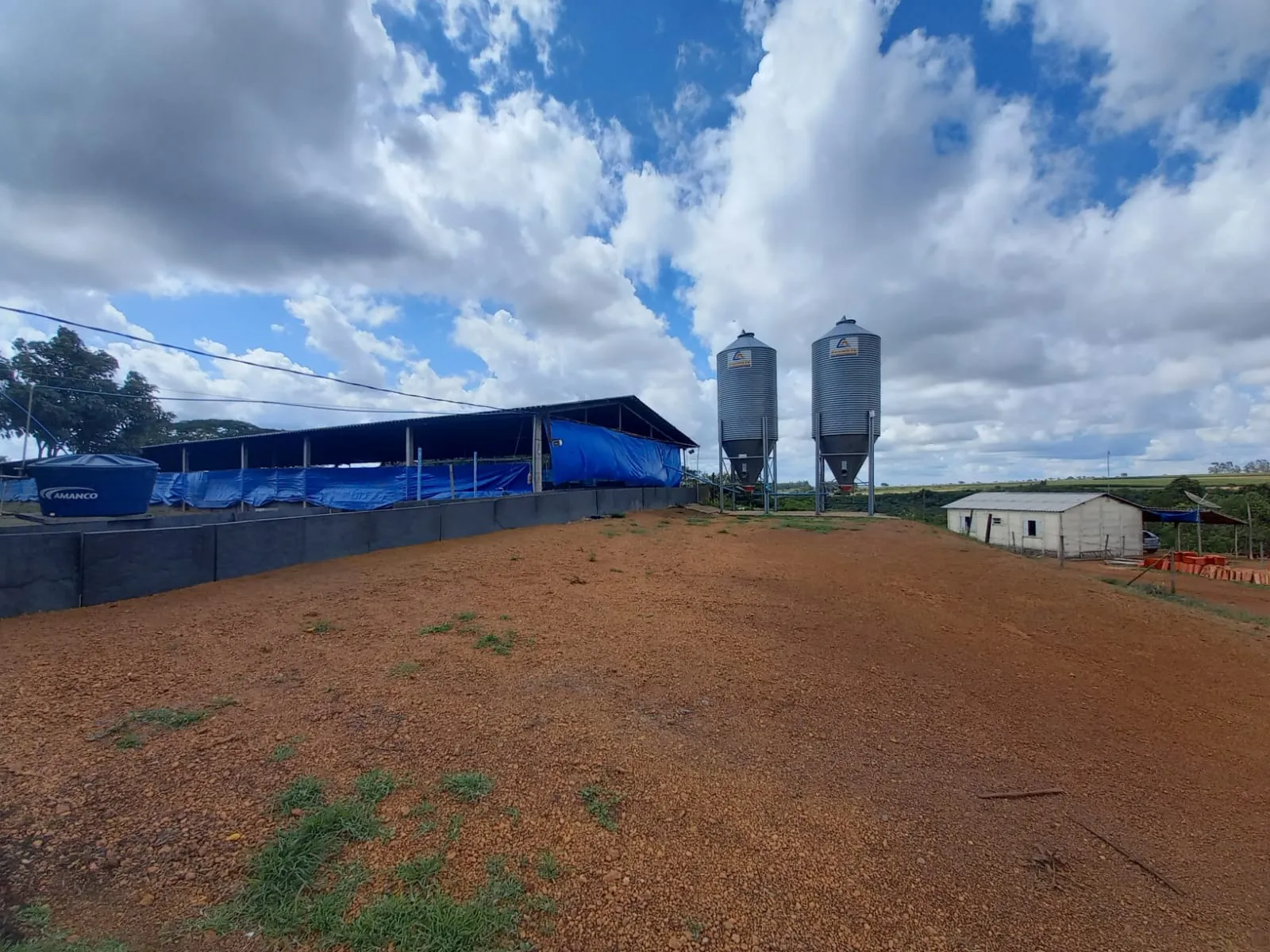 FAZENDA ALTAMENTE RENTÁVEL ENTRE COROMANDEL E PATROCÍNIO-MG.