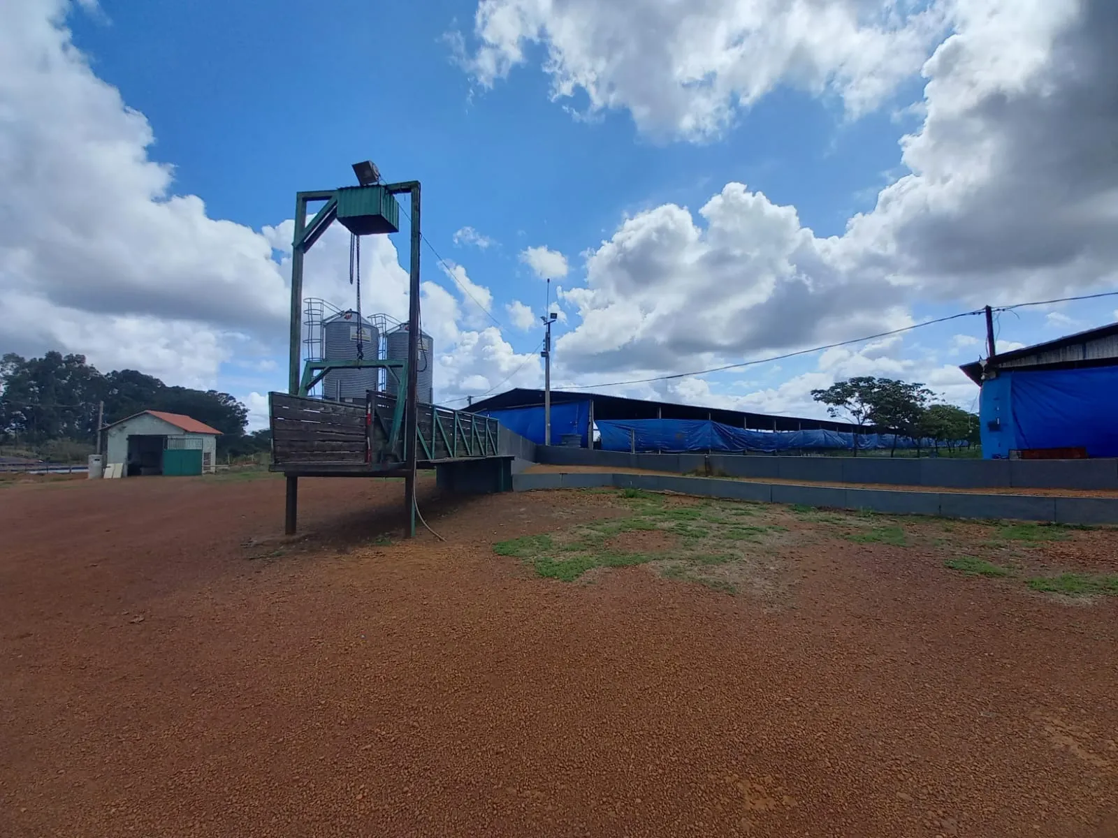FAZENDA ALTAMENTE RENTÁVEL ENTRE COROMANDEL E PATROCÍNIO-MG.