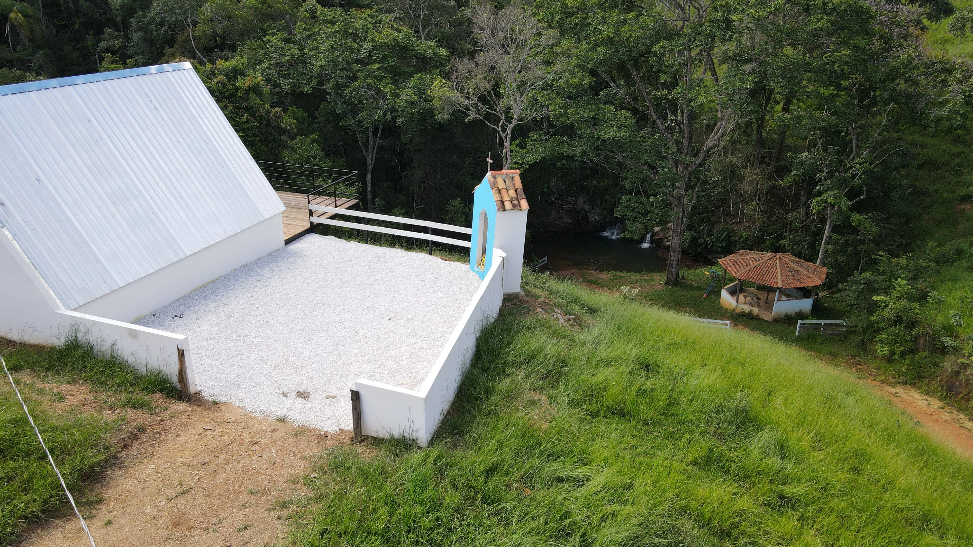 FAZENDA PARA CRIAÇÃO DE GADO COM LAZER FANTÁSTICO
