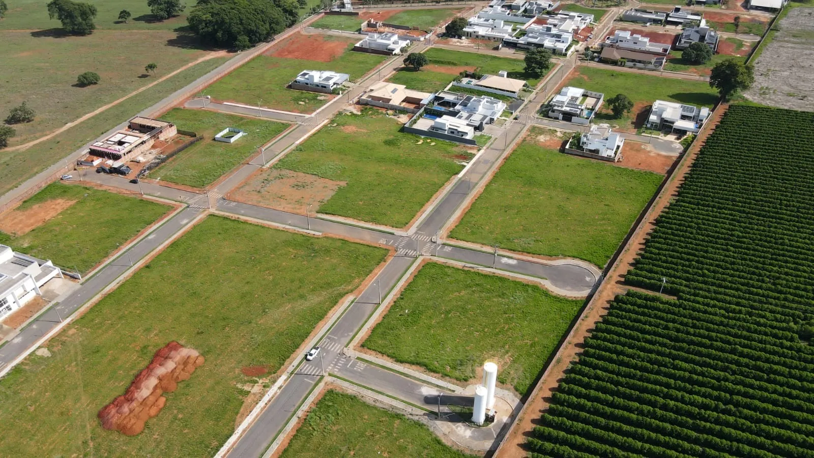 LOTE PRIVILEGIADO NO CONDOMINIO FECHADO ROYAL PARK EM PATROCÍNIO-MG